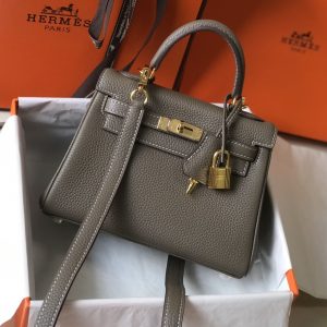 The Grey Kelly bag of the elephant