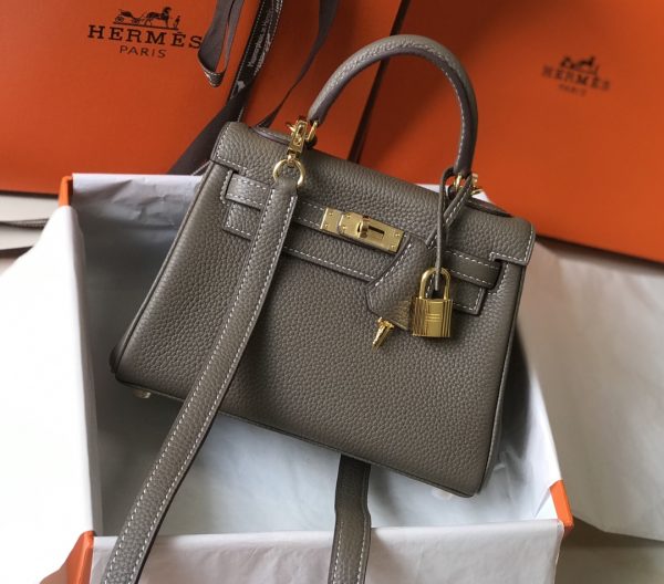 The Grey Kelly bag of the elephant