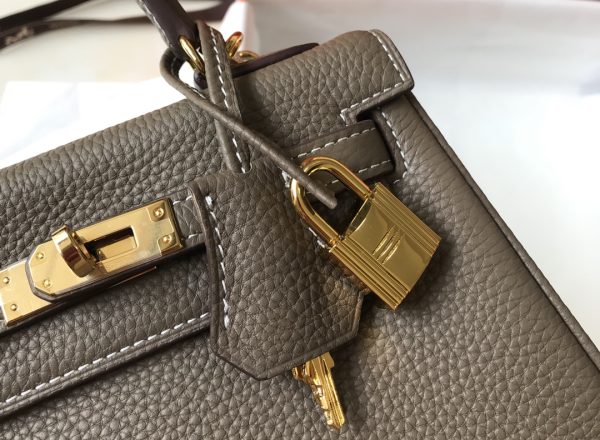 The Grey Kelly bag of the elephant - Image 5