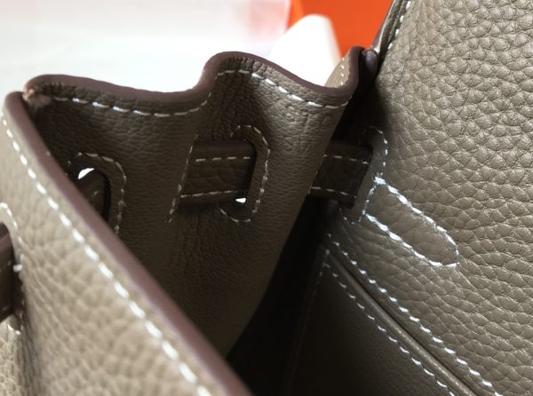 The Grey Kelly bag of the elephant - Image 9