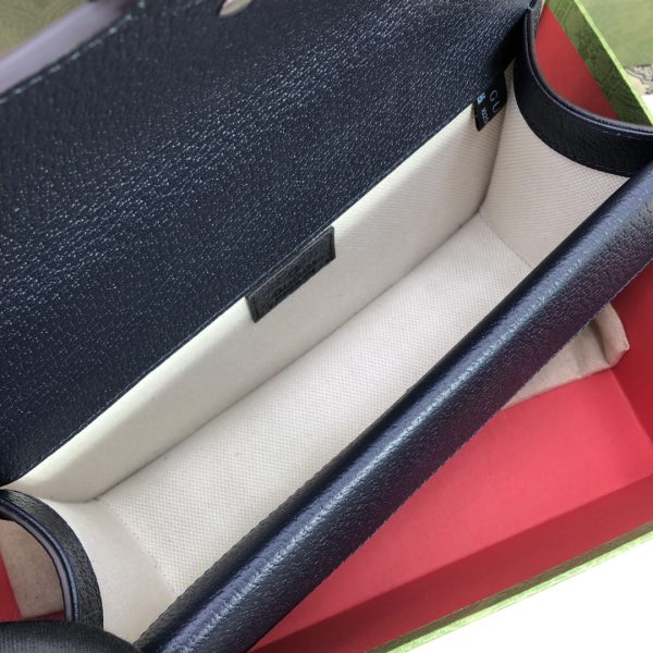 GG Supreme canvas has launched a classic and timeless combination of blue and beige. - Image 9