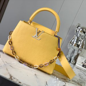 Capucines medium-sized handbag M21652 Chicken with Golden Clasp