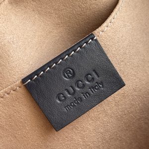GG Marmont collection introduces a new model featuring canvas material.