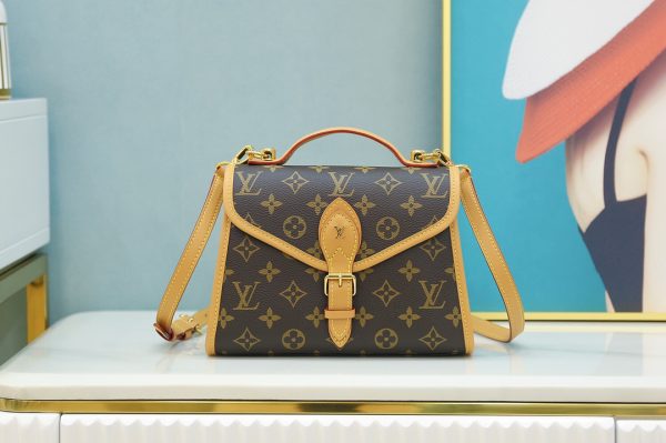 lvy Messenger Bag M44919 - Image 4