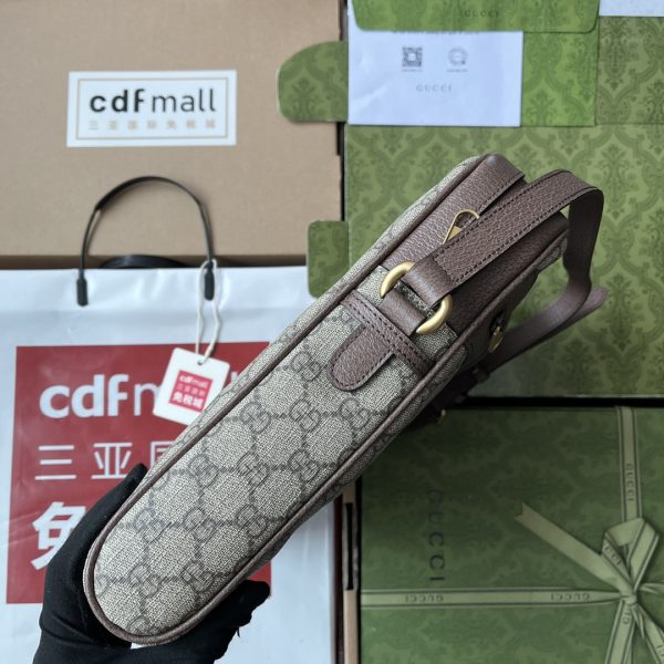 GG Supreme canvas has launched a classic and timeless combination of blue and beige. - Image 6