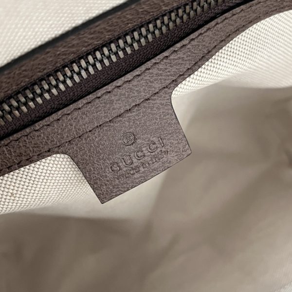 GG Supreme canvas has launched a classic and timeless combination of blue and beige. - Image 2