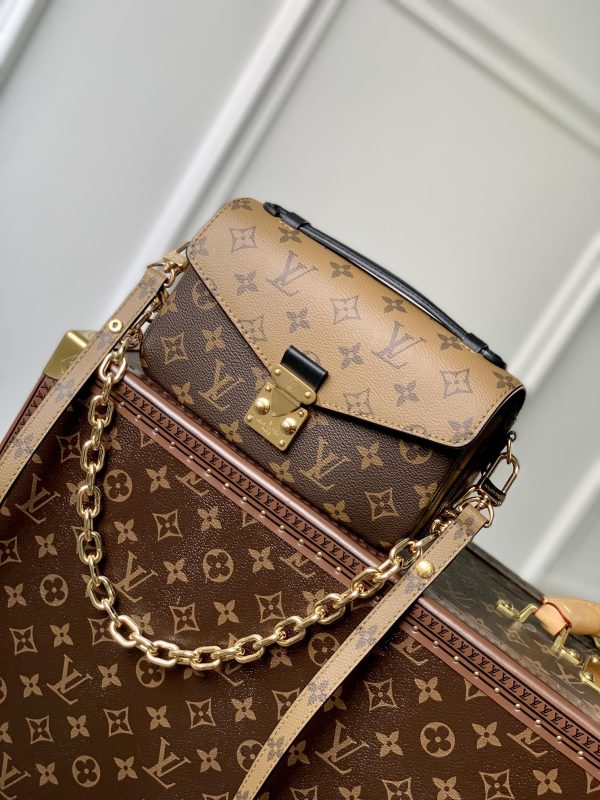 LV messenger bag M46279, yellow