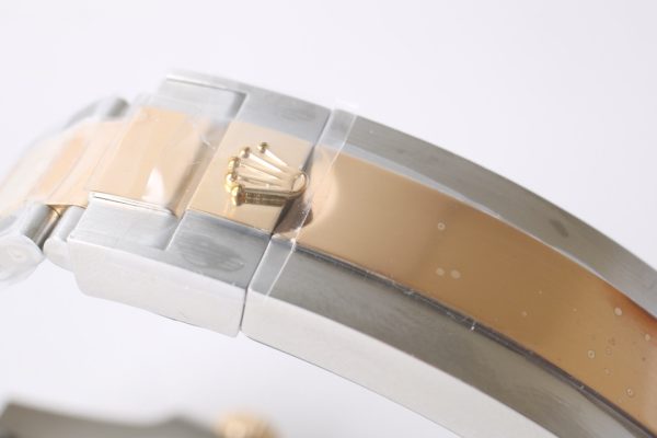 Rolex Black Water¹íÏµÁÐ watches undergo strict quality inspection before shipment. They are packaged with genuine gold, which is superior to gold-plated versions and will not wear off or fade.