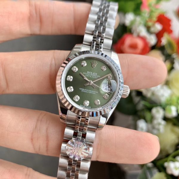 TheòºÊ½ watch strap style is equipped with a foldingòºÊ½ buckle. - Image 5