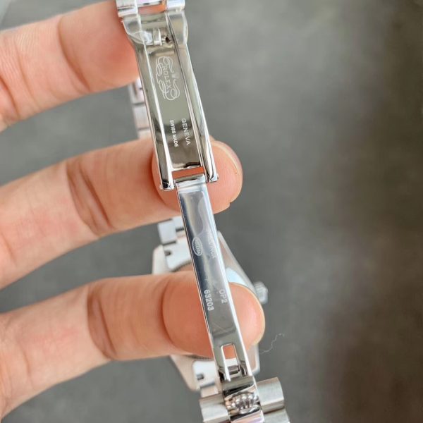 TheòºÊ½ watch strap style is equipped with a foldingòºÊ½ buckle. - Image 2