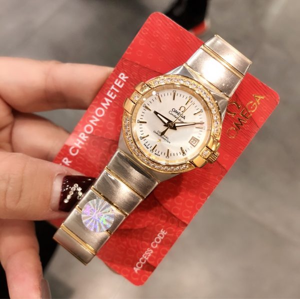 The Omega Constellation PLUMA Light Feather watch is equipped with the 8520 movement - Image 8