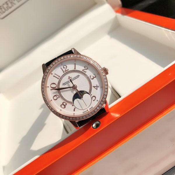 The Jaeger-LeCoultre Date collection of wristwatches makes a romantic debut - Image 4