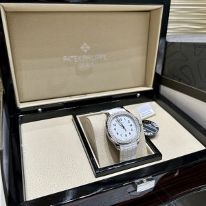 Patek Philippe's exclusive custom-made latest folding clasp, combined with four independent locks