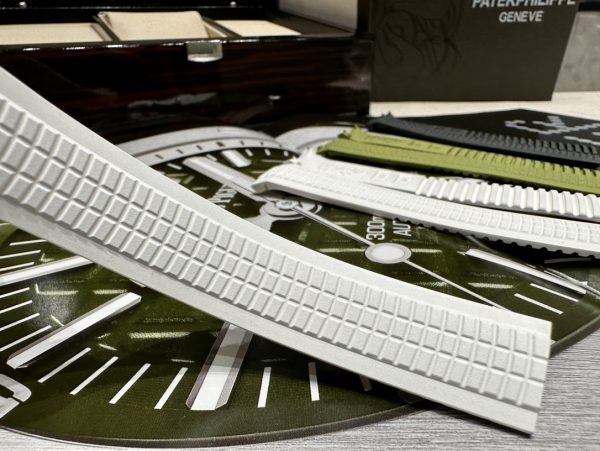 Patek Philippe's exclusive custom-made latest folding clasp, combined with four independent locks - Image 2