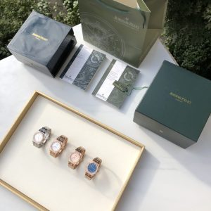 Audemars Piguet Royal Oak 67651 Rose gold ladies' Diamond Quartz watch
