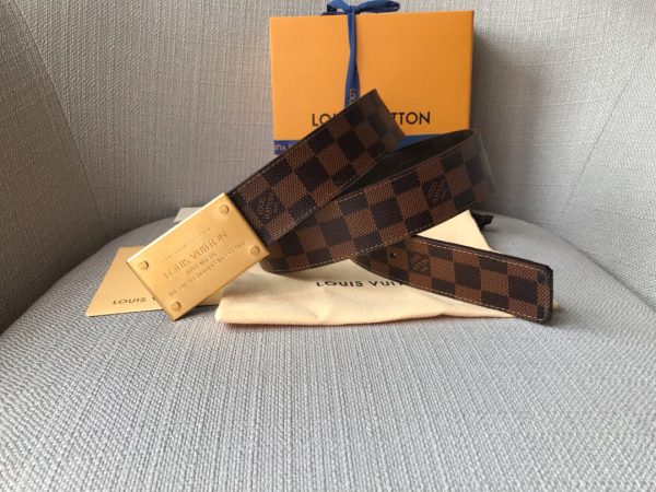 The LV belt is 4.0cm wide