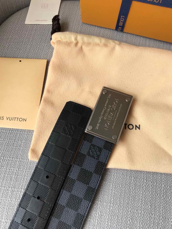 The LV belt is 4.0cm wide
