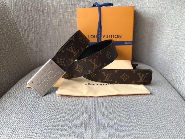 The LV belt is 4.0cm wide
