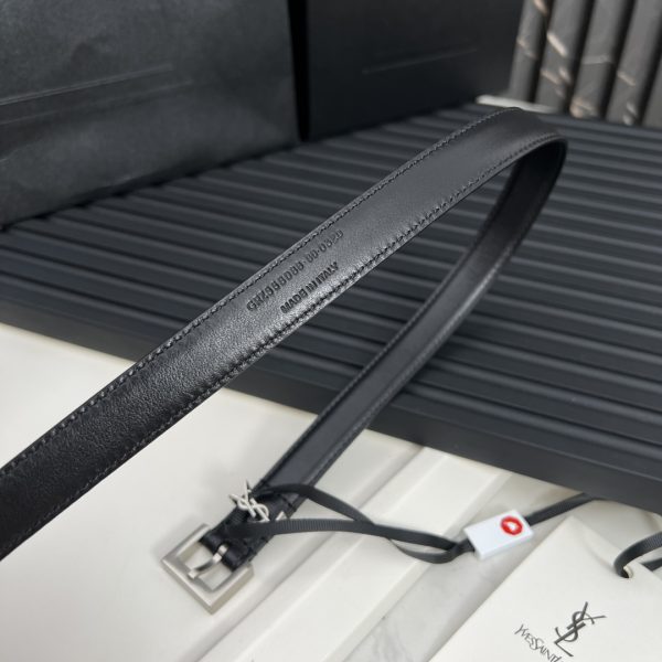 Wear a square-shaped narrow belt and pair it with the Saint Laurent letter-shaped clasp. - Image 8