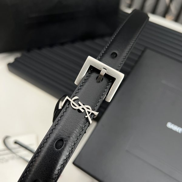 Wear a square-shaped narrow belt and pair it with the Saint Laurent letter-shaped clasp. - Image 4