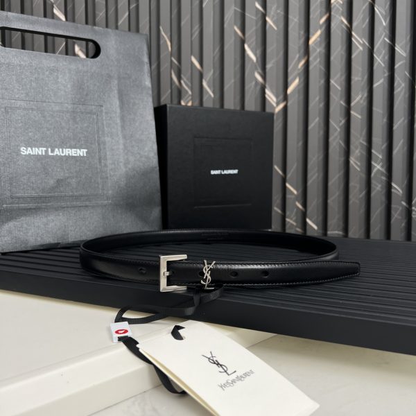 Wear a square-shaped narrow belt and pair it with the Saint Laurent letter-shaped clasp. - Image 3