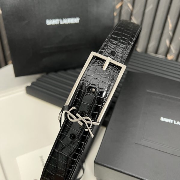 The belt is equipped with a classic YSL logo buckle that can be adjusted. - Image 3
