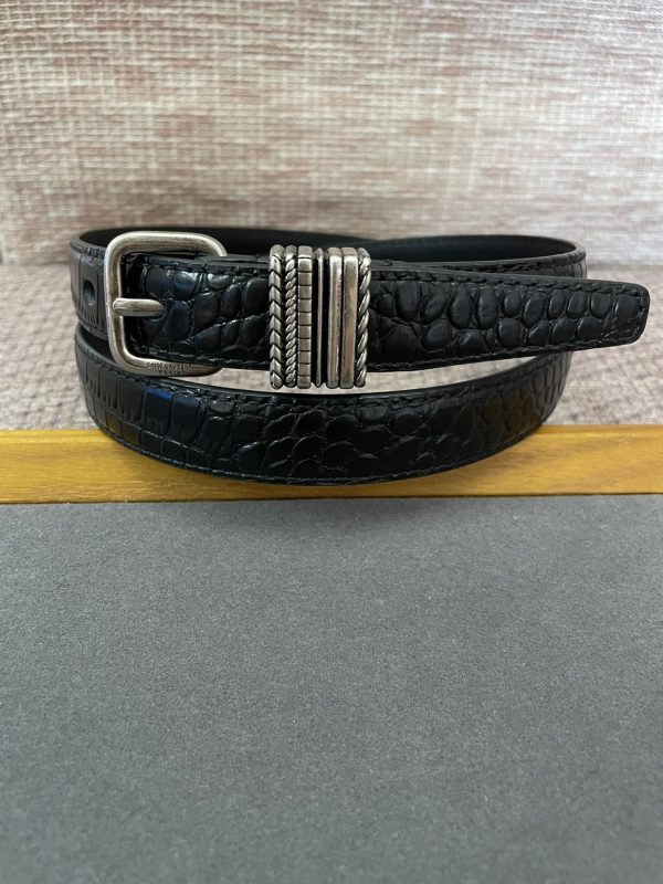 The square buckle of the YSL belt is engraved with the SAINT LAURENT PARIS logo. - Image 3