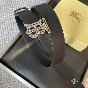 Burberry flagship store launches new products simultaneously ????