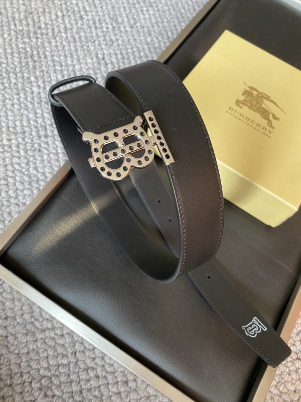Burberry flagship store launches new products simultaneously ????