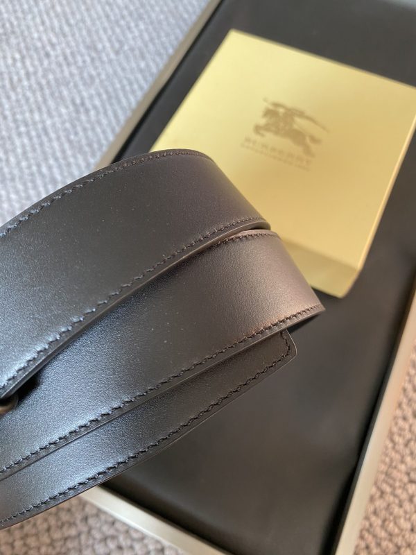 Burberry flagship store launches new products simultaneously ???? - Image 5