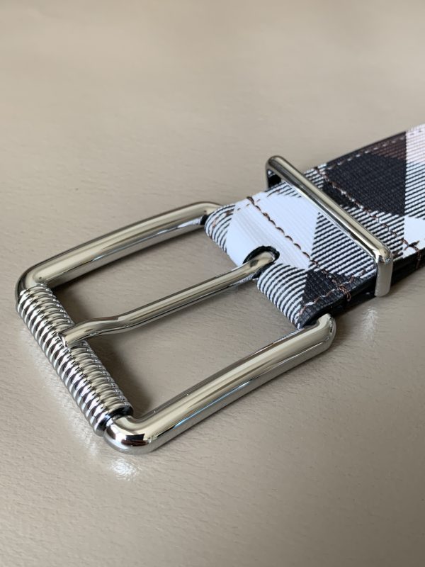 Burberry flagship store's new men's casual belt - Image 8