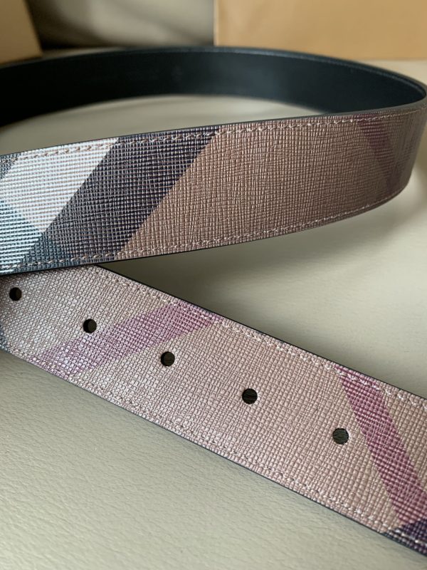 Burberry flagship store's new men's casual belt - Image 7