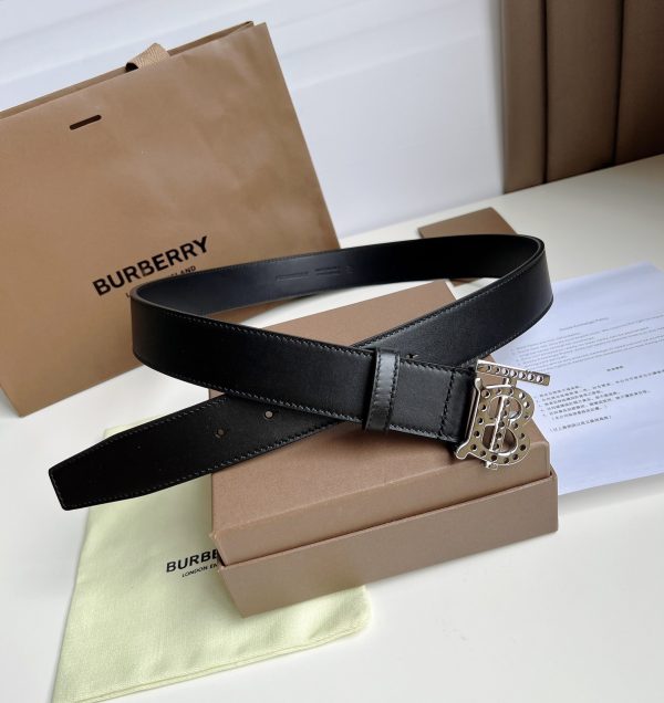 Burberry flagship store has launched new products simultaneously???? The decorative plate buckle with the exclusive logo featuring perforations and gold plating is available for purchase. - Image 5