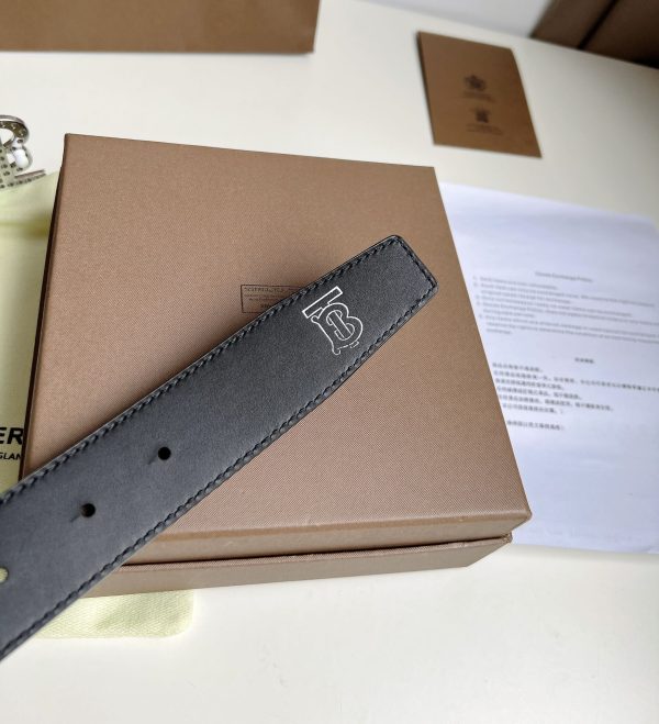 Burberry flagship store has launched new products simultaneously???? The decorative plate buckle with the exclusive logo featuring perforations and gold plating is available for purchase. - Image 3