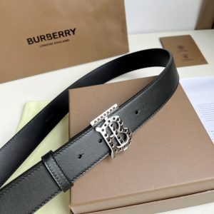 Burberry flagship store has launched new products simultaneously???? The decorative plate buckle with the exclusive logo featuring perforations and gold plating is available for purchase.