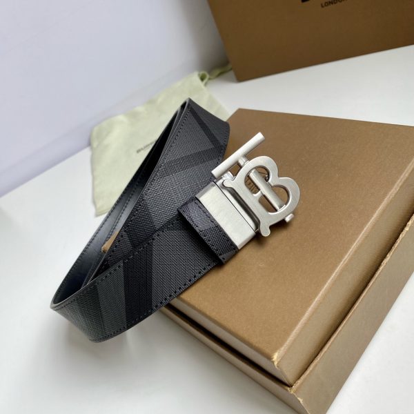 Burberry flagship store launches new products simultaneously ???? - Image 8