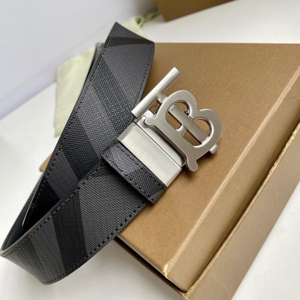 Burberry flagship store launches new products simultaneously ???? - Image 7