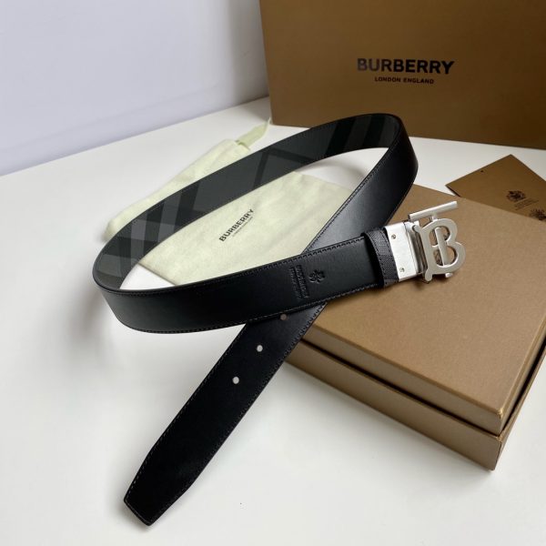 Burberry flagship store launches new products simultaneously ???? - Image 6
