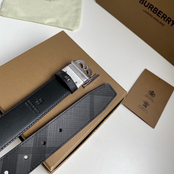Burberry flagship store launches new products simultaneously ???? - Image 5