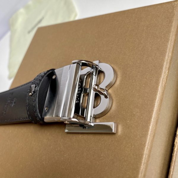 Burberry flagship store launches new products simultaneously ???? - Image 4