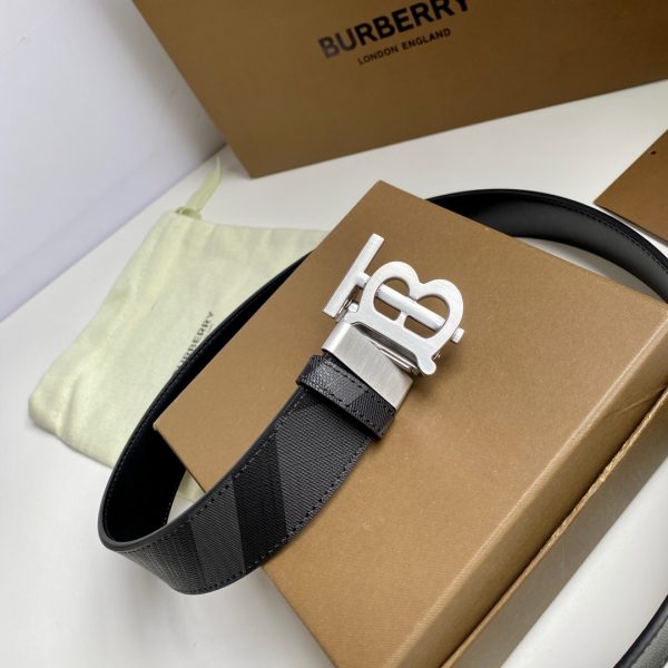 Burberry flagship store launches new products simultaneously ???? - Image 3