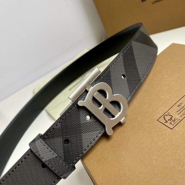 Burberry flagship store launches new products simultaneously ???? - Image 2