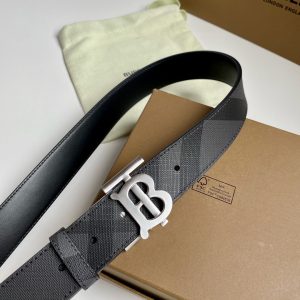 Burberry flagship store launches new products simultaneously ????